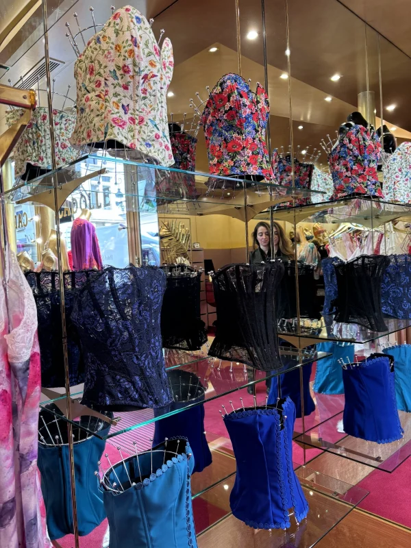 paris,-lingerie,-boudoir-+-a-lesson-in-french-confidence-